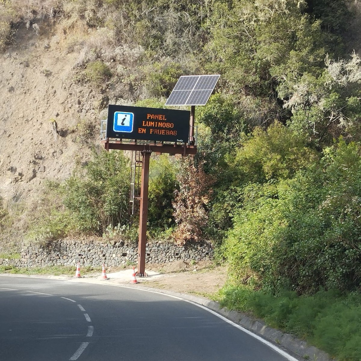 Iniciativa por La Gomera (IxLG) critica la instalación de los nuevos paneles informativos en las carreteras&nbsp;gomeras